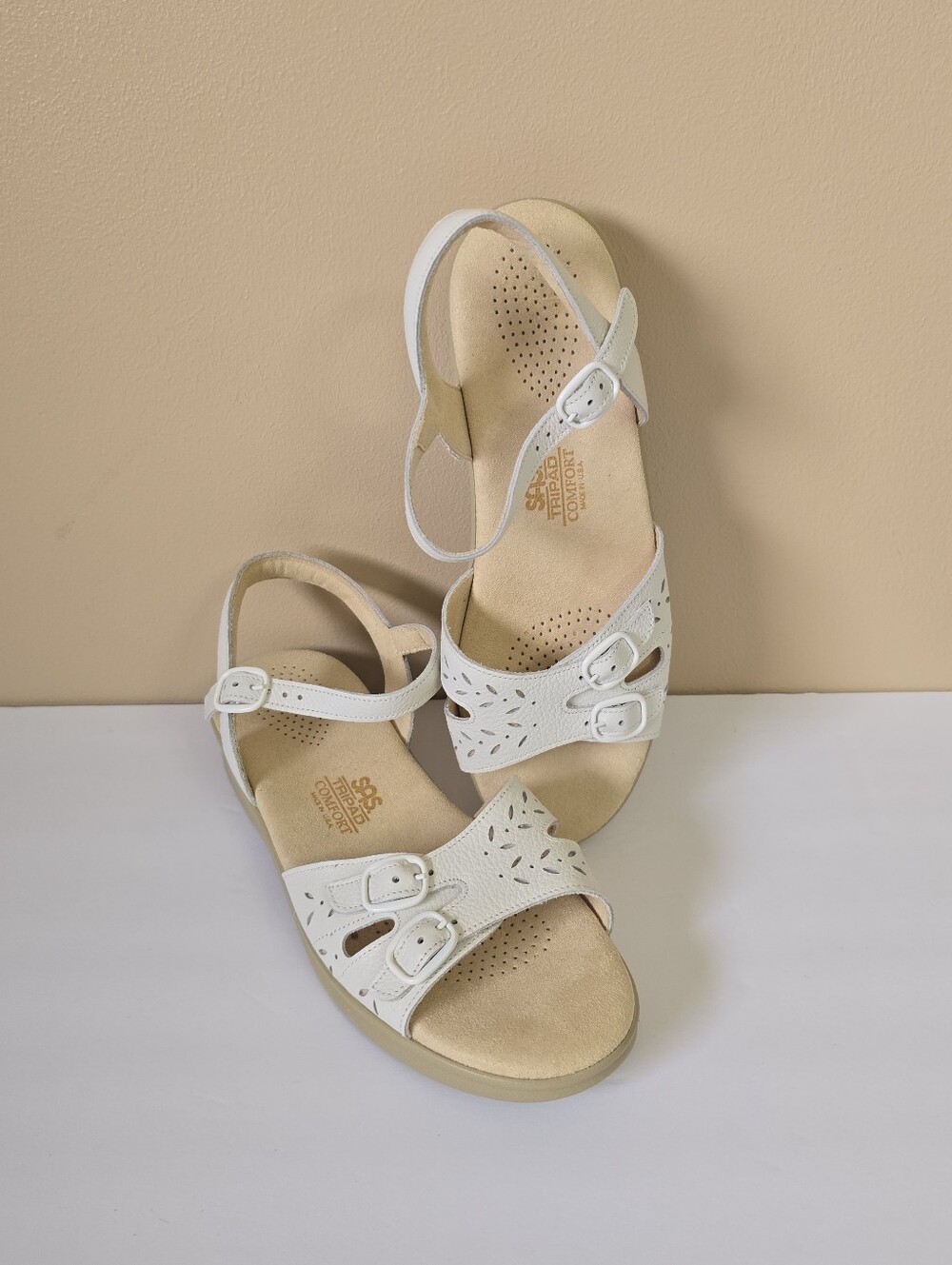 SAS Women's White Leather Buckle Cut-Out Comfort Flat Sandals Size 8 N